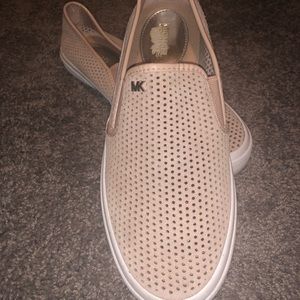 MICHAEL KORS PINK SNEAKERS SIZE 7